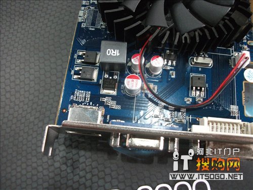 鐳風(fēng) HD6570 戰(zhàn)甲蜥 HM1024M D3 回收富士康直插固態(tài)電容，共同高品質(zhì)的全關(guān)閉電感以及固態(tài)電容，為顯卡的不變事情打下了精采的基本。